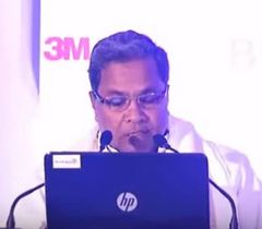 Mr K Siddaramaiah, Hon’ble Chief Minister, Government of Karnataka at the inaugural session of the “Eleventh India Innovation Summit 2015”